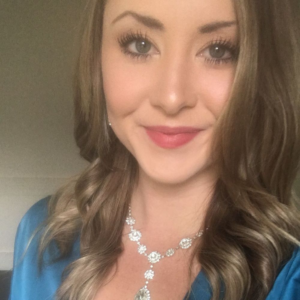 Meet your Posher, Hilary